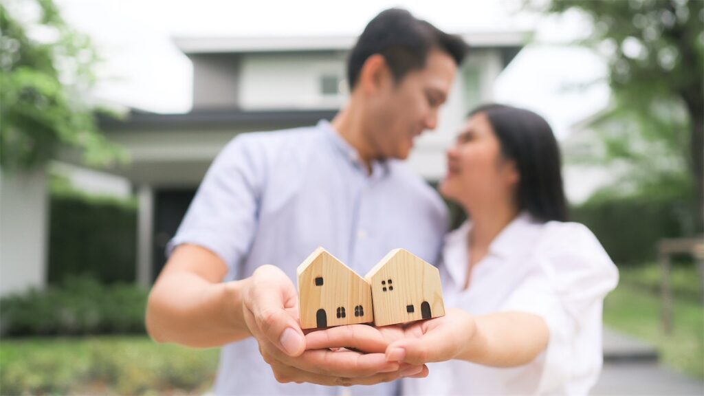 Married couple splitting their home loan monthly repayments