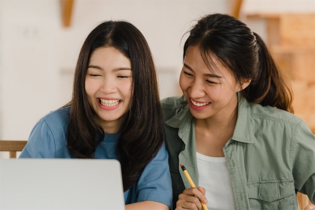  Friends researching on home loans and understanding home loan terms in Singapore