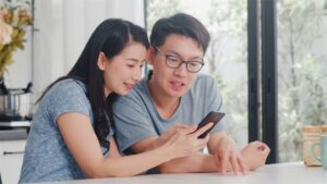 Couple looking at refinancing their home loan to fixed-rate home loan package in the current high-interest rate environment