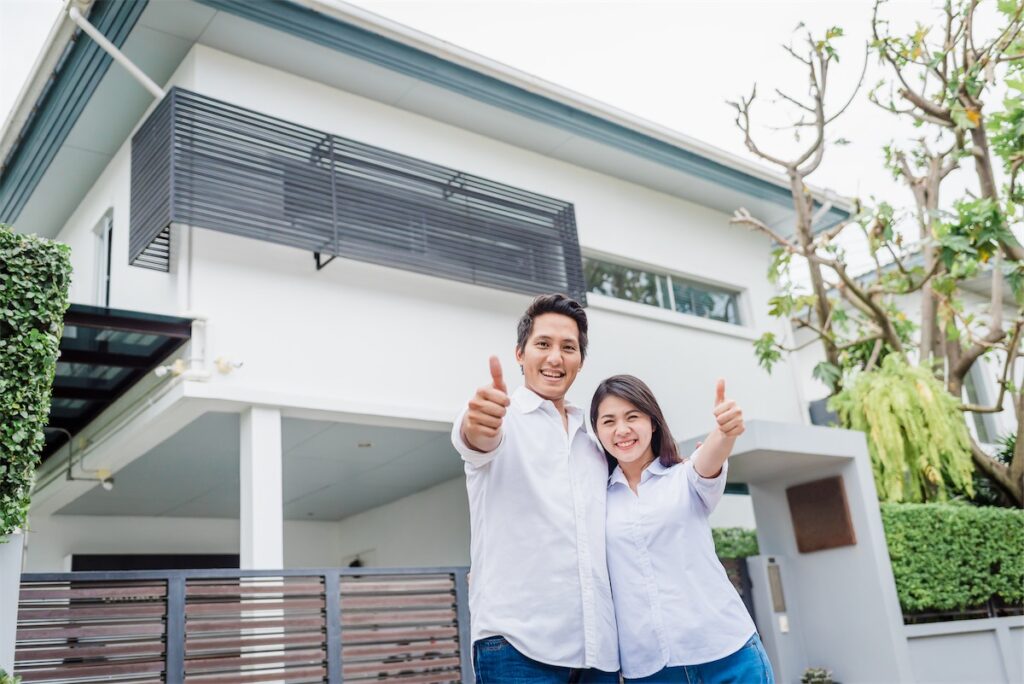 Happy couple switching their home loan to SORA-pegged package in Singapore