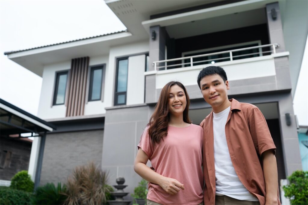 Singaporean couple refinancing their home loan for a more affordable interest rate package